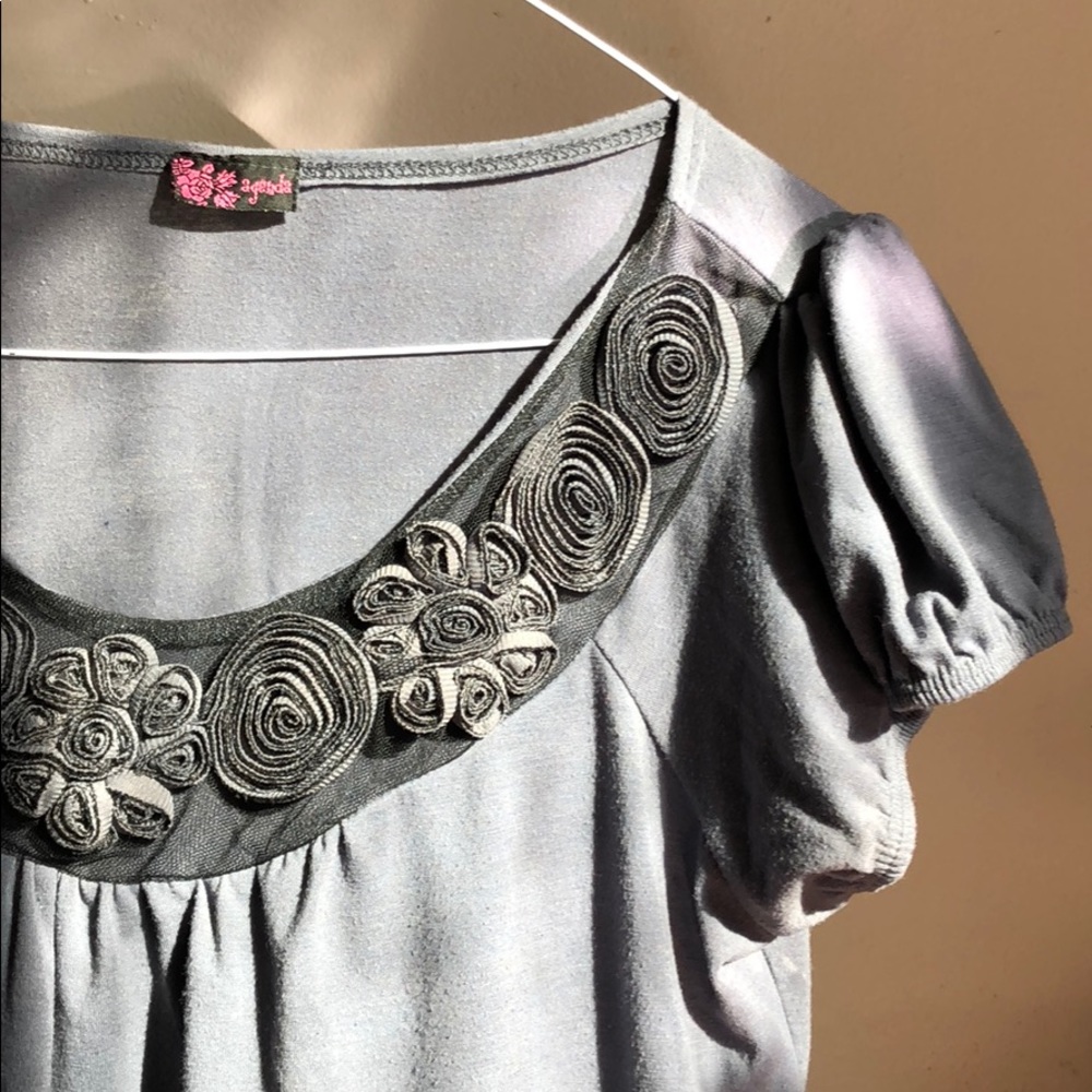 grey shirt